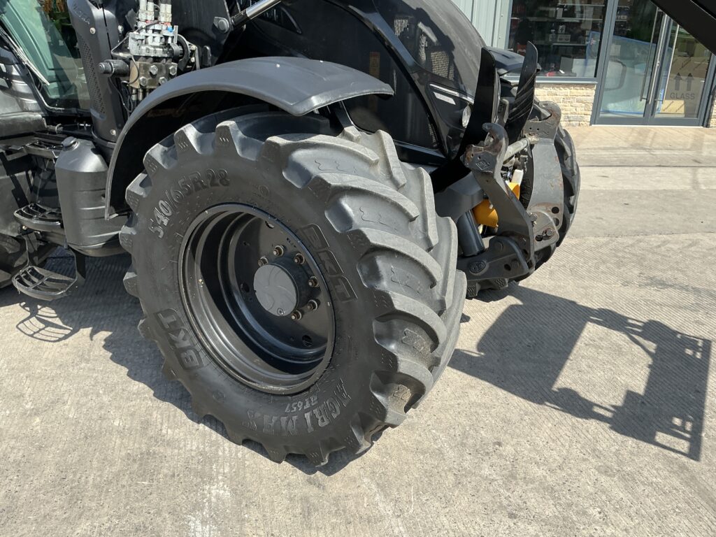 Valtra N174 Unlimited Tractor (ST27280)