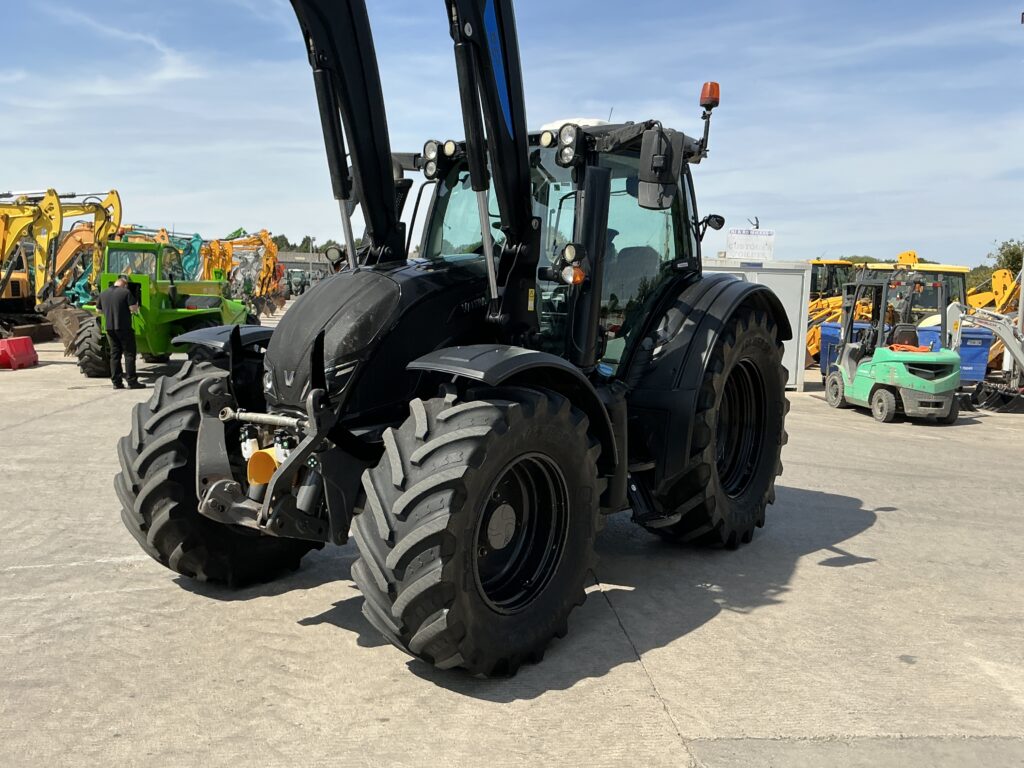 Valtra N174 Unlimited Tractor (ST27280)