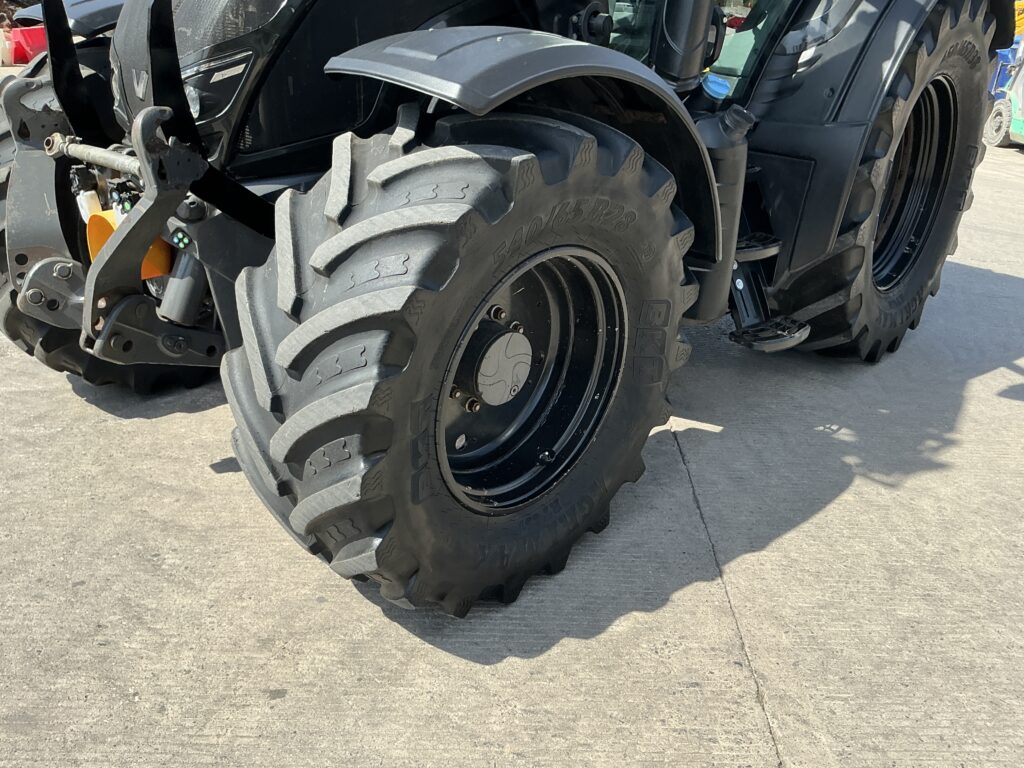 Valtra N174 Unlimited Tractor (ST27280)