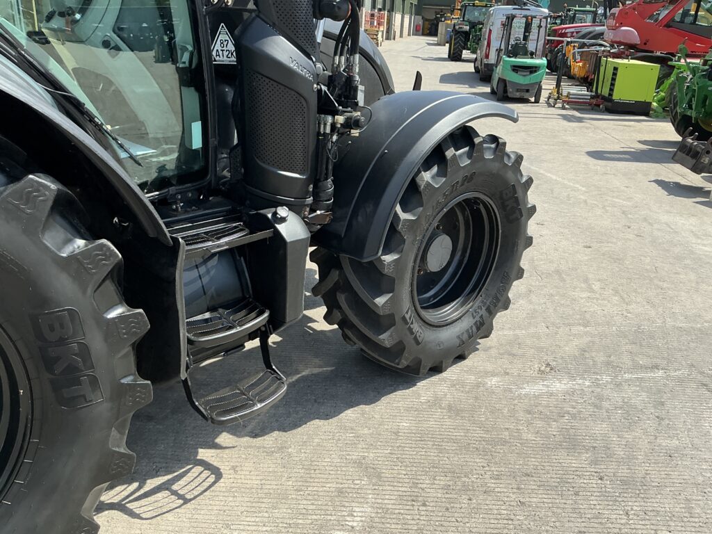 Valtra N174 Unlimited Tractor (ST27280)