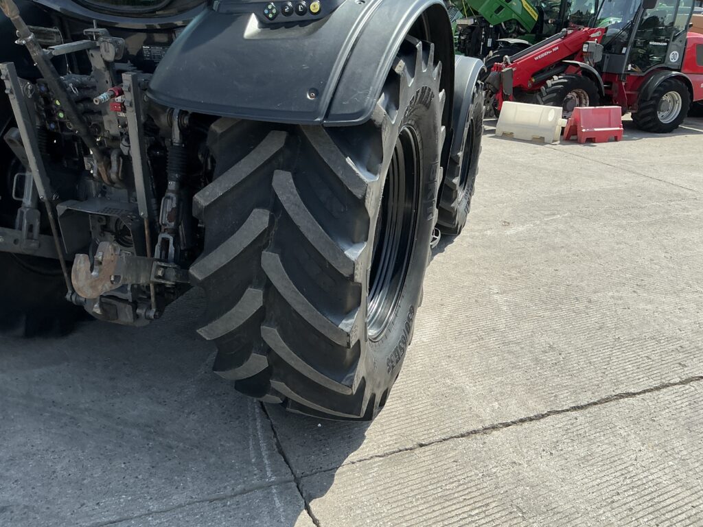 Valtra N174 Unlimited Tractor (ST27280)
