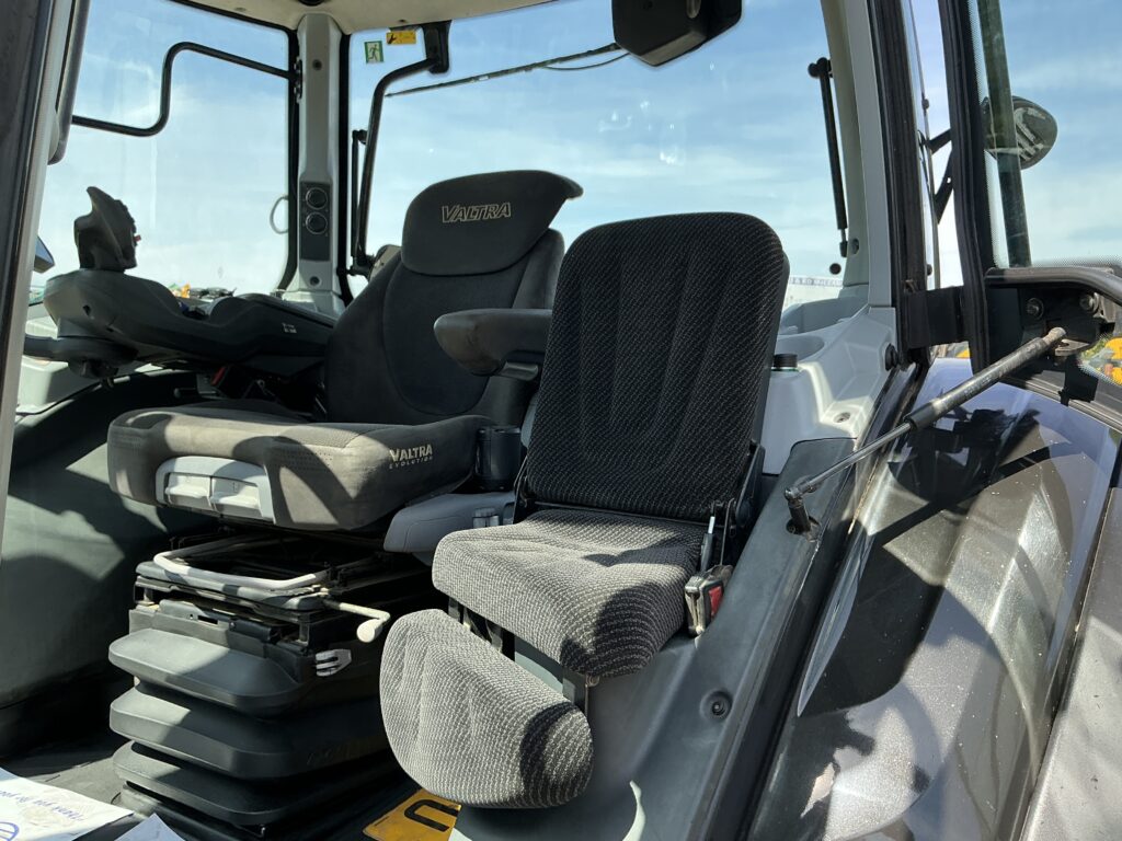 Valtra N174 Unlimited Tractor (ST27280)
