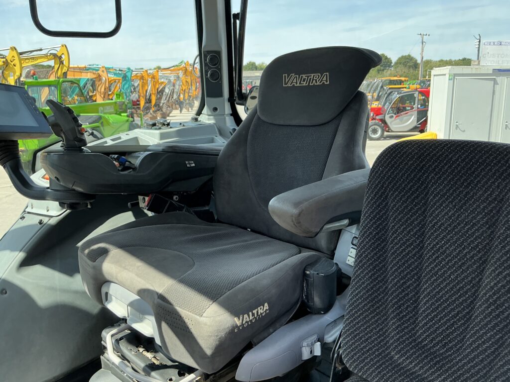 Valtra N174 Unlimited Tractor (ST27280)