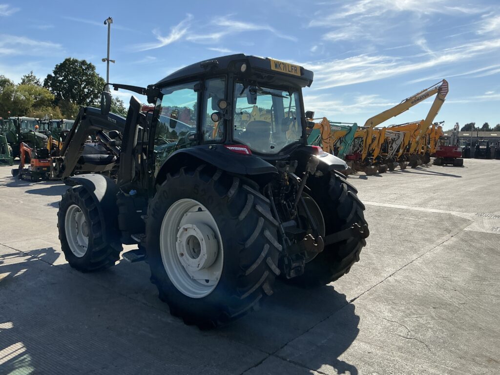 Valtra G135 Hi Tech Tractor (ST27315)
