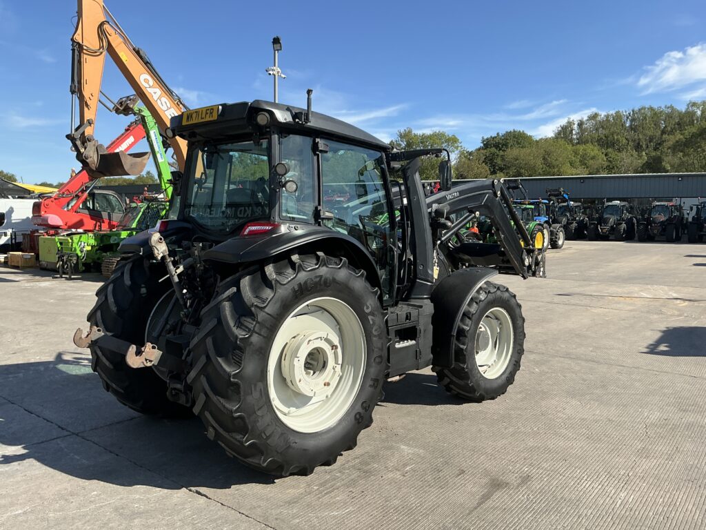 Valtra G135 Hi Tech Tractor (ST27315)