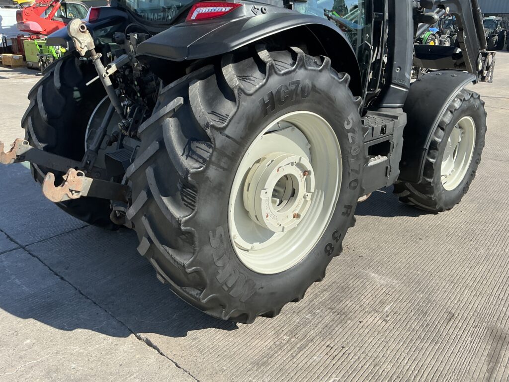 Valtra G135 Hi Tech Tractor (ST27315)