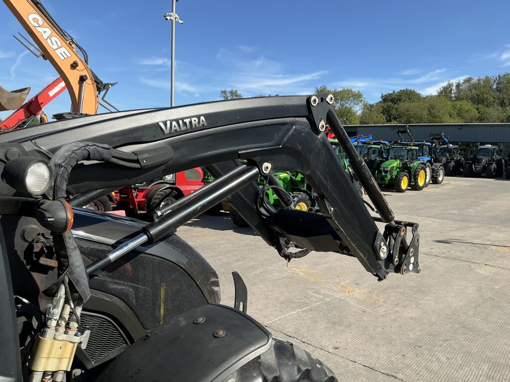 Valtra G135 Hi Tech Tractor (ST27315)