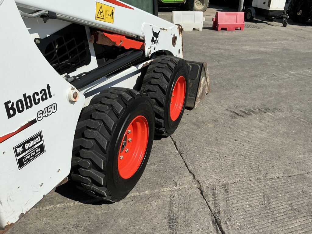 Bobcat S450 Wheeled Skid Steer (ST27340)