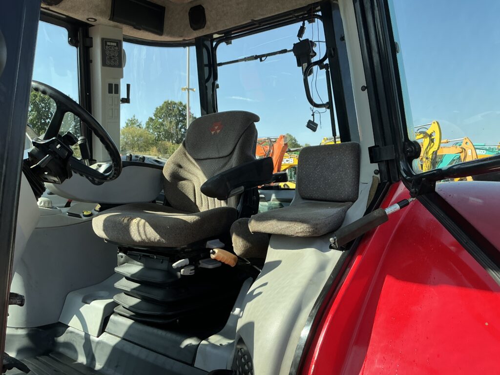 Massey Ferguson 6490 Dyna6 Tractor (ST26780)