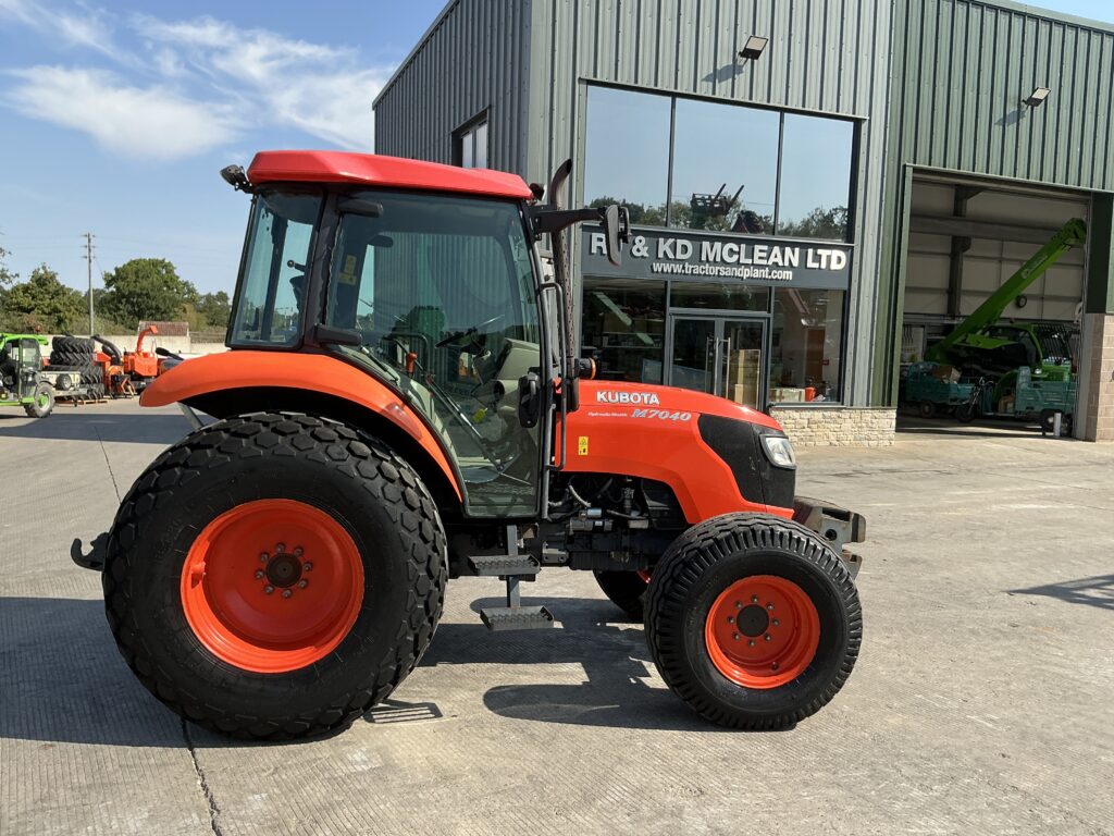 Kubota M7040 Hydraulic Shuttle Tractor (ST27188)