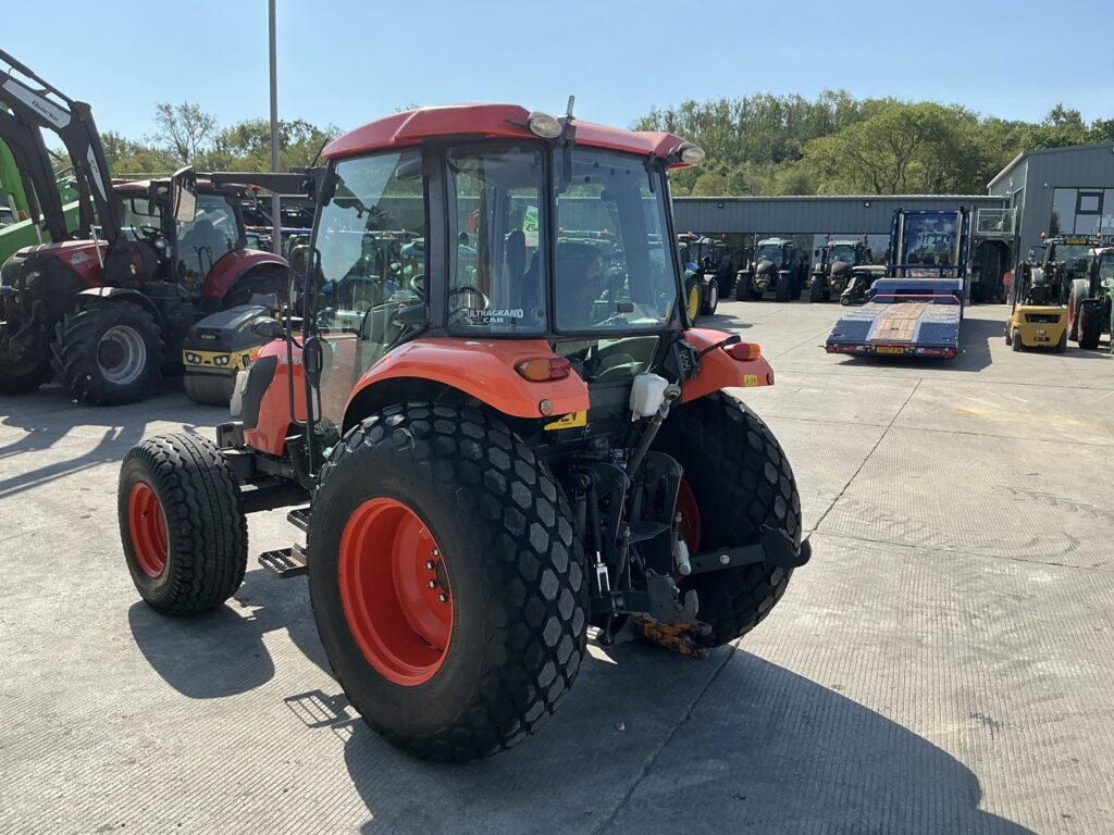 Kubota M7040 Hydraulic Shuttle Tractor (ST27188)