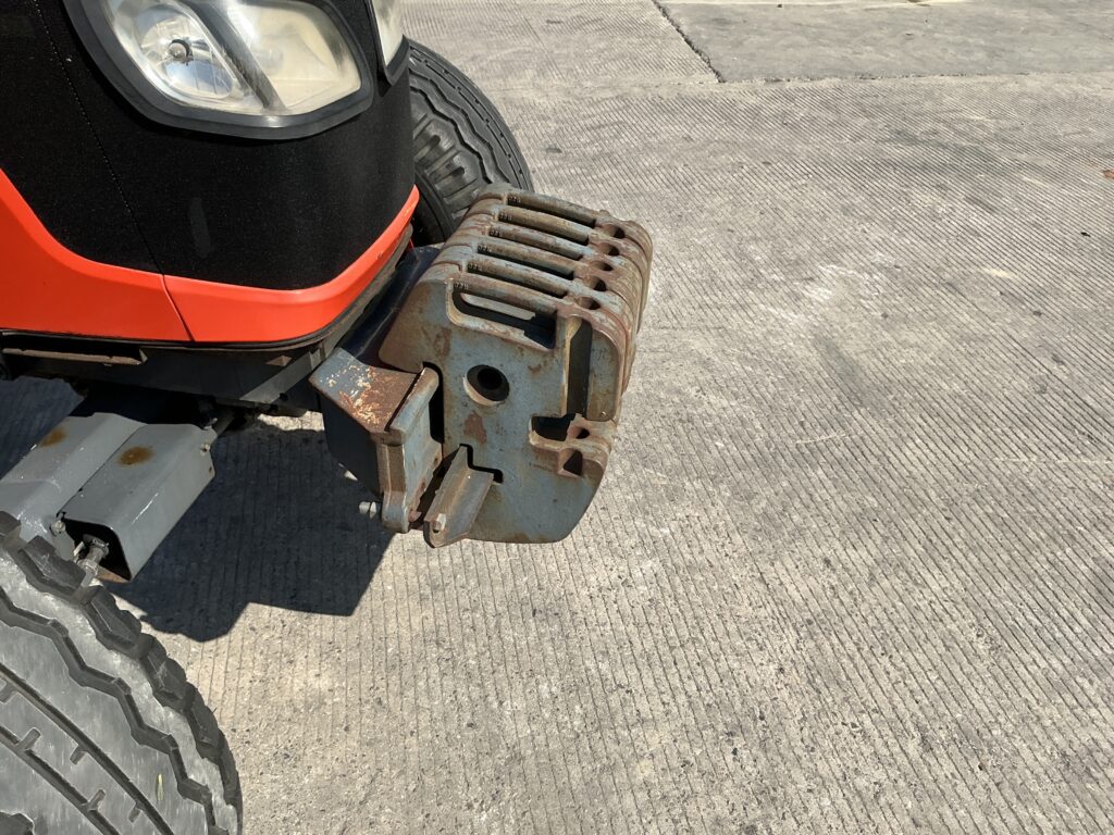 Kubota M7040 Hydraulic Shuttle Tractor (ST27188)