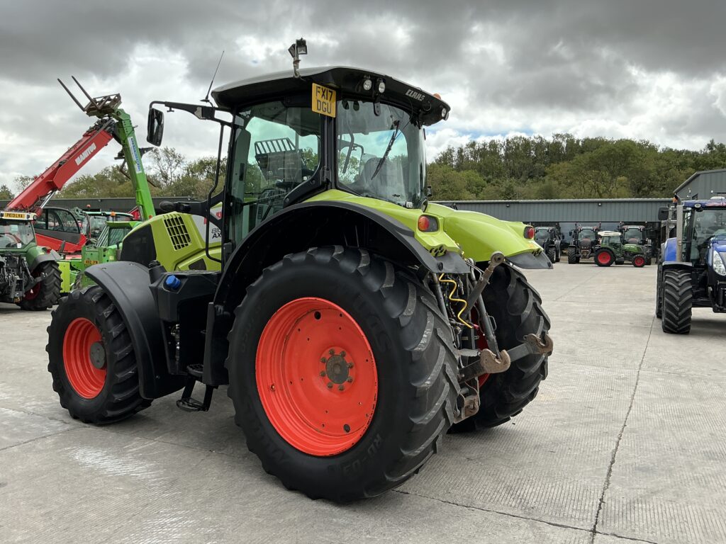 Claas 810 Axion Tractor (ST27040)