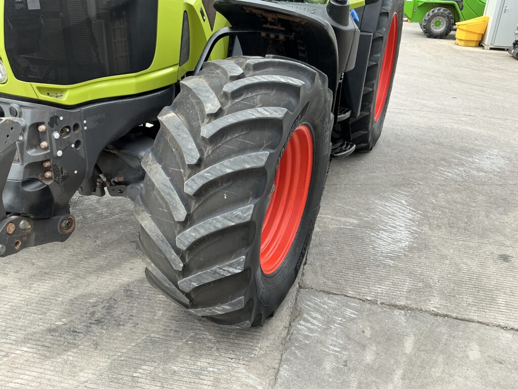 Claas 810 Axion Tractor (ST27040)