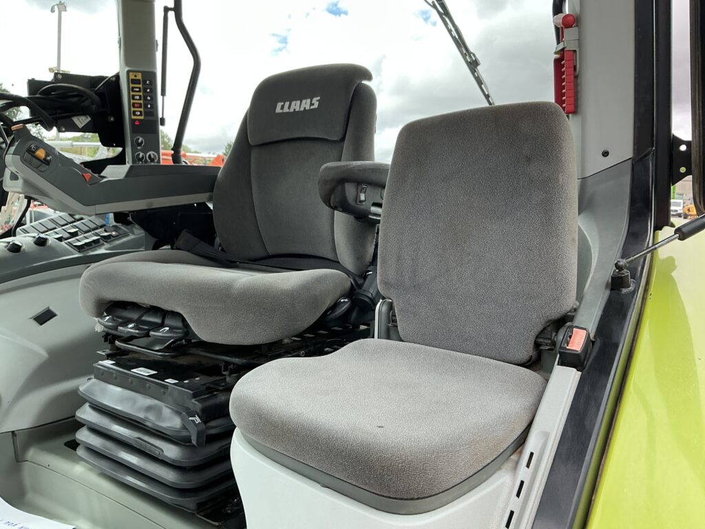 Claas 810 Axion Tractor (ST27040)
