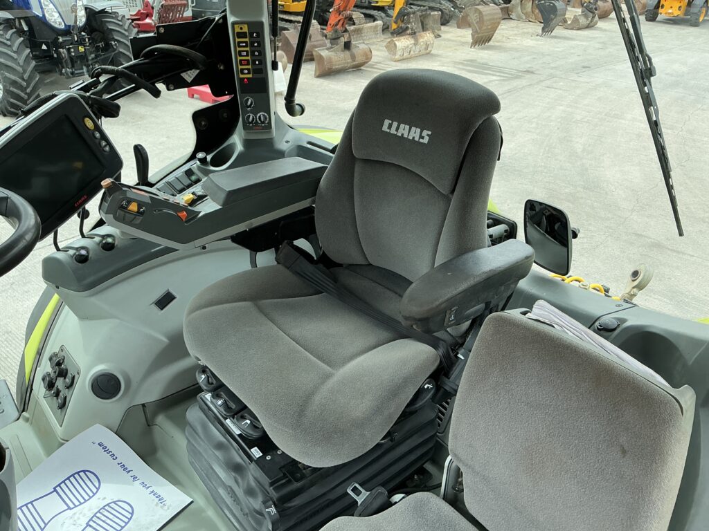 Claas 810 Axion Tractor (ST27040)