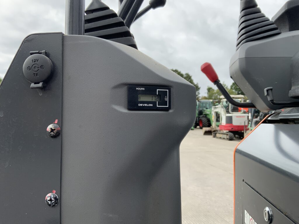 Develon DX10Z Micro Digger (ST27382)