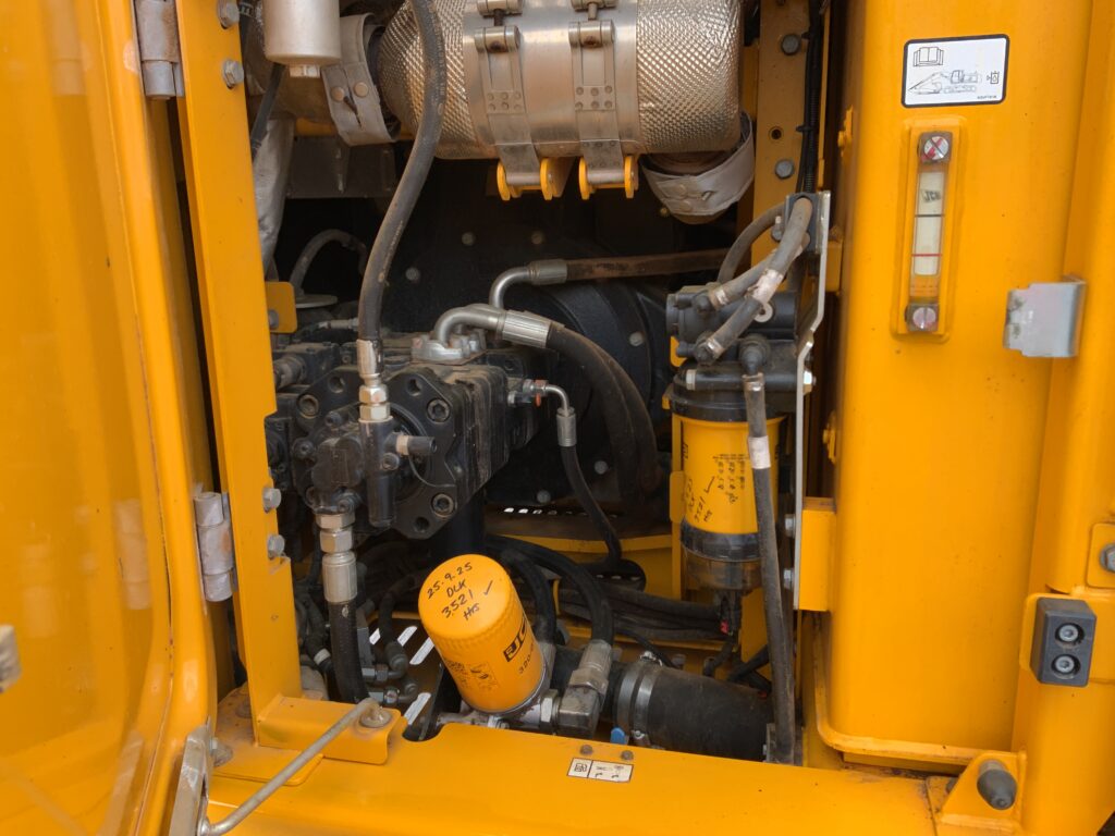 JCB 140X LC Digger (ST26378)