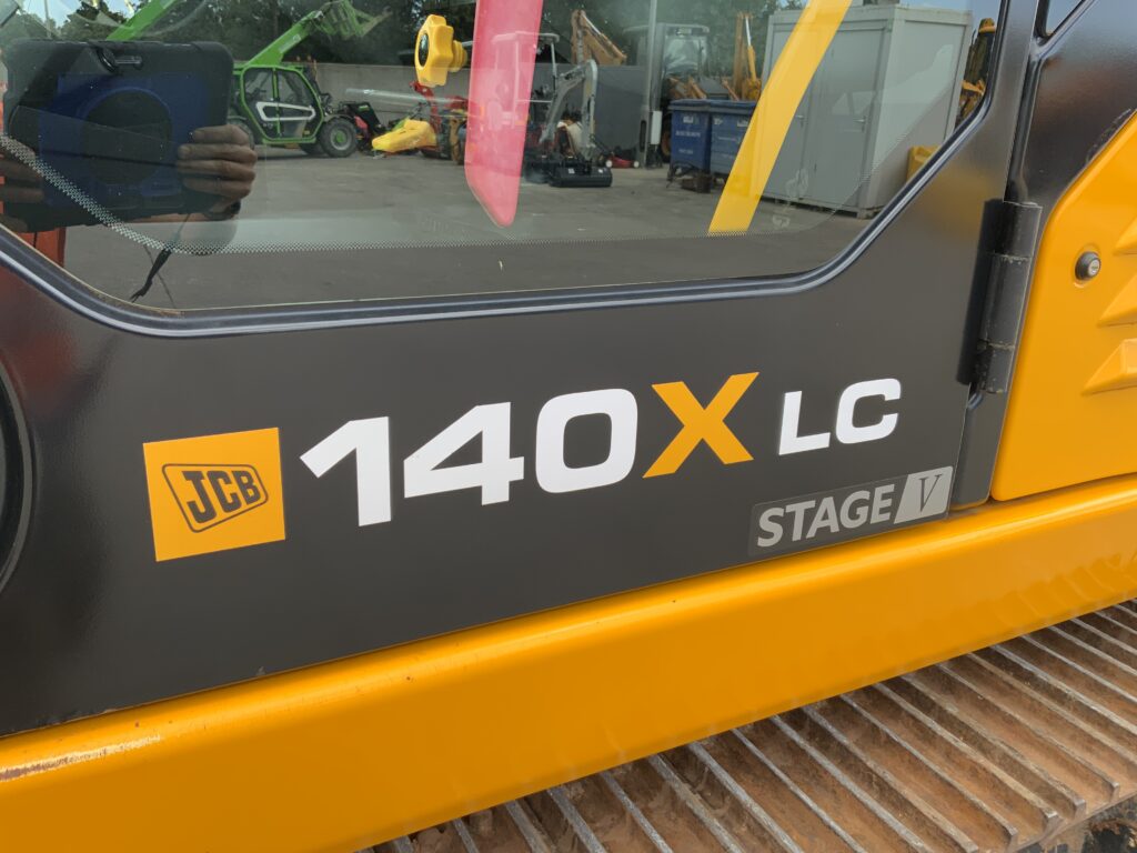 JCB 140X LC Digger (ST26378)