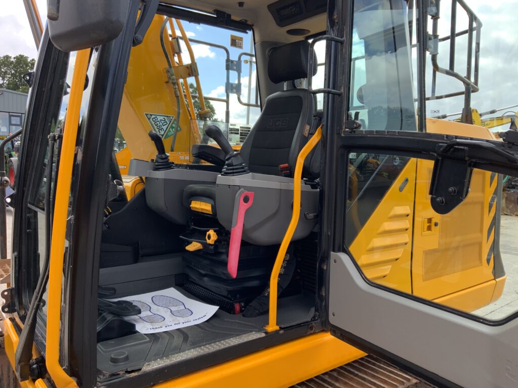 JCB 140X LC Digger (ST26378)