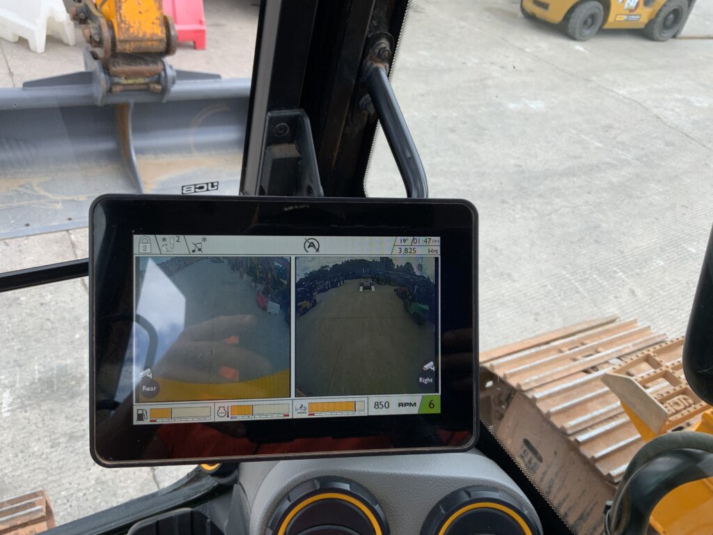 JCB 140X LC Digger (ST26378)