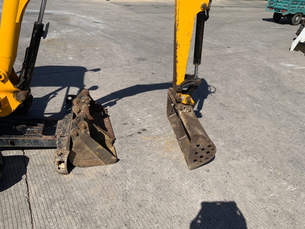 JCB 8018 CTS Digger (ST27380)