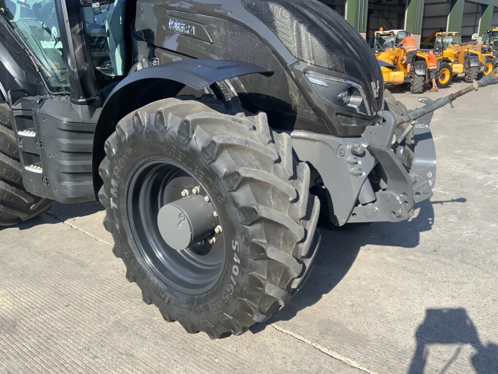 Valtra T194 Versu Unlimited Tractor (ST26337)