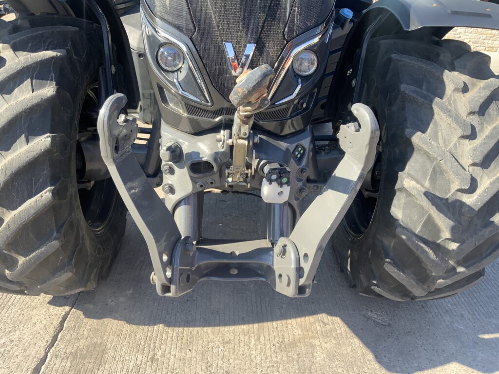 Valtra T194 Versu Unlimited Tractor (ST26337)