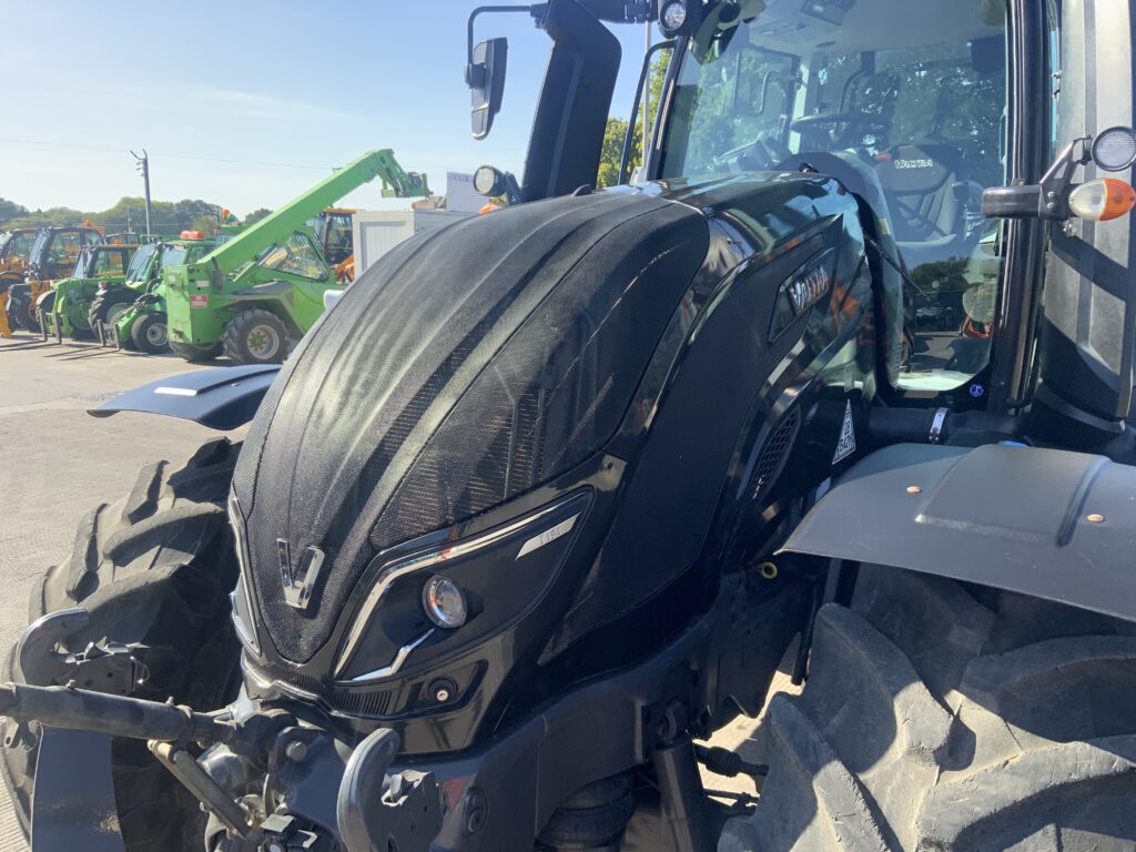 Valtra T194 Versu Unlimited Tractor (ST26337)