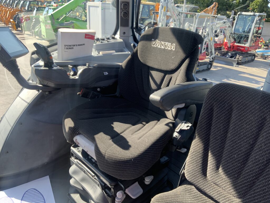 Valtra T194 Versu Unlimited Tractor (ST26337)