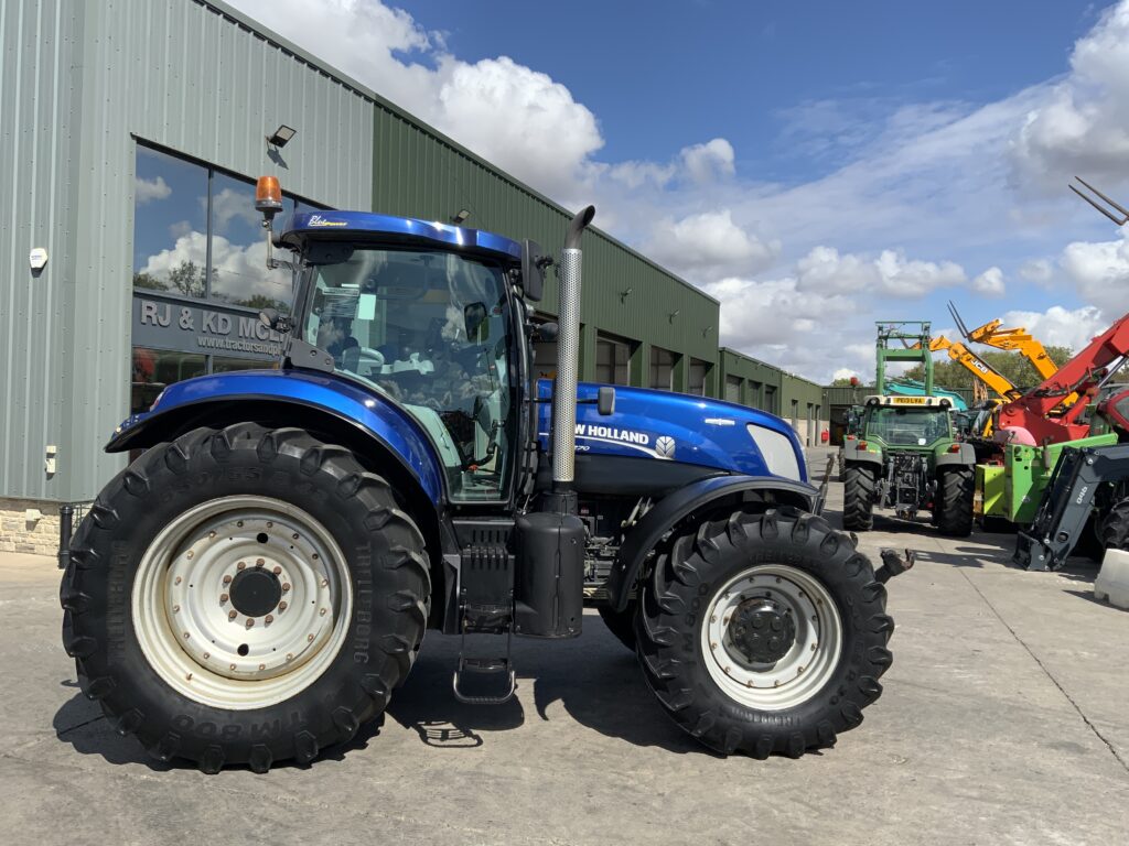 New Holland T7.270 Blue Power Tractor (ST27180)