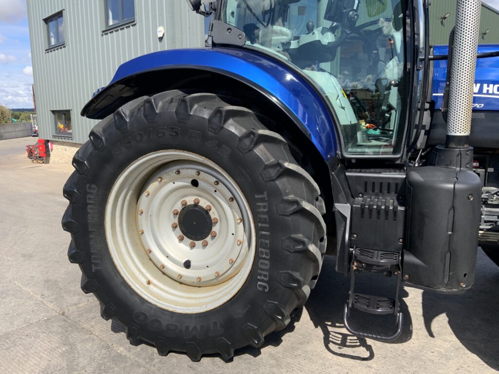 New Holland T7.270 Blue Power Tractor (ST27180)
