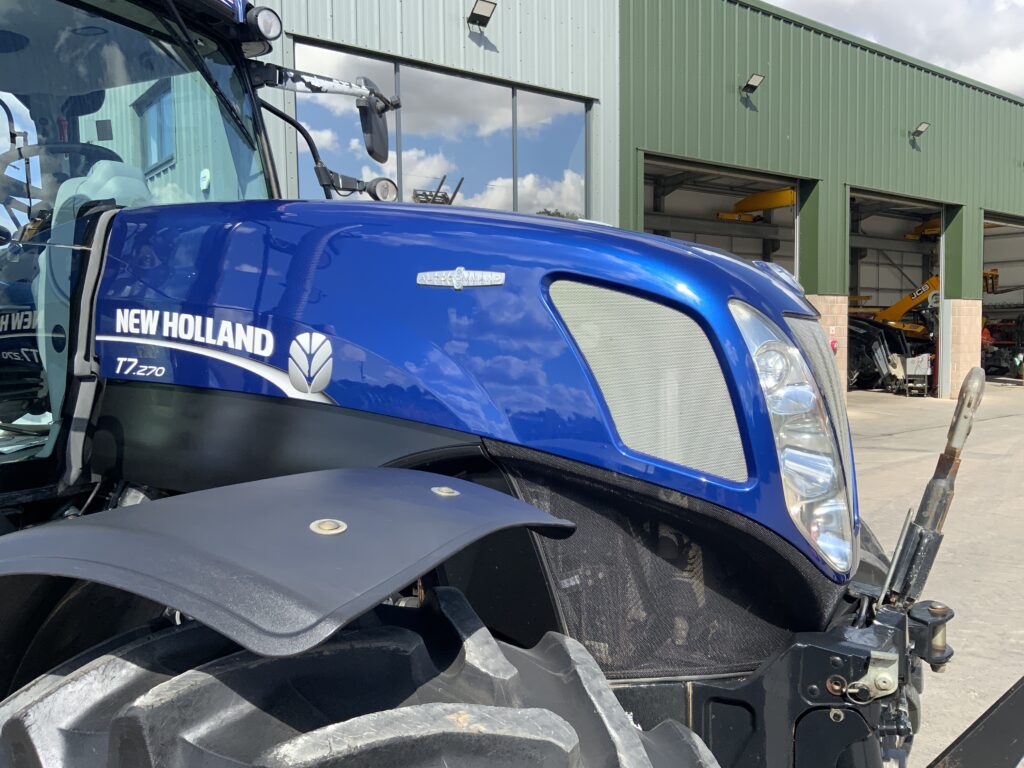 New Holland T7.270 Blue Power Tractor (ST27180)