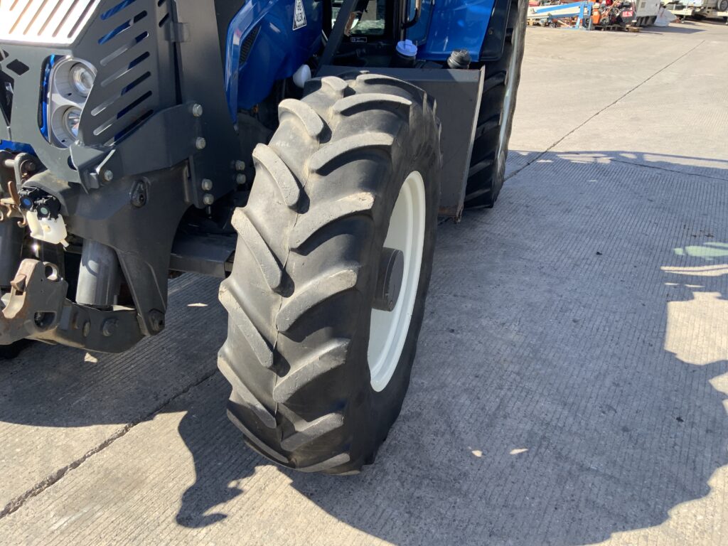 Valtra N123 Versu Forestry Tractor (ST27268)