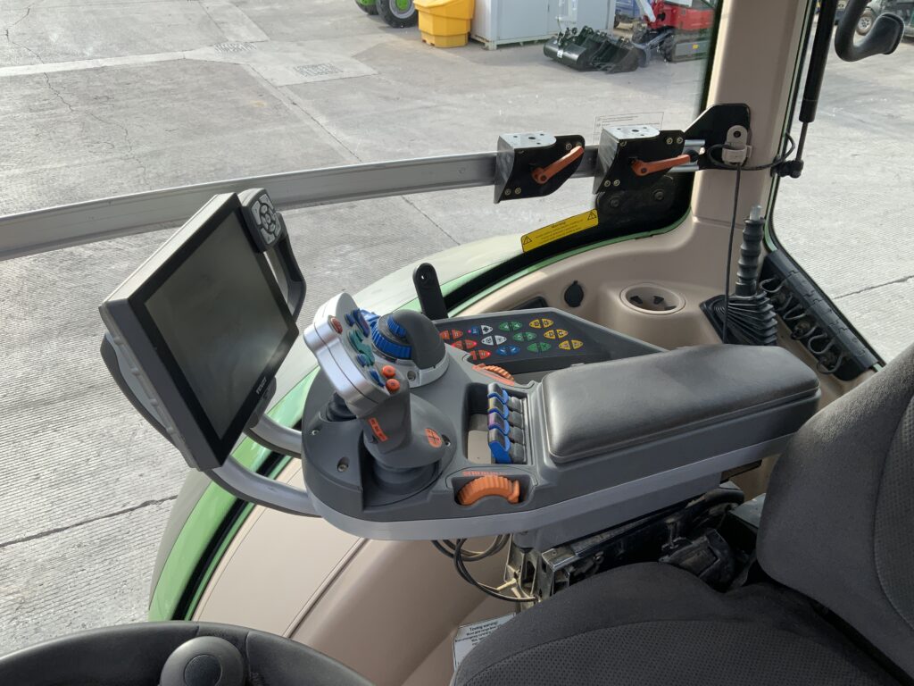 Fendt 516 Profi Plus Tractor (ST27235)
