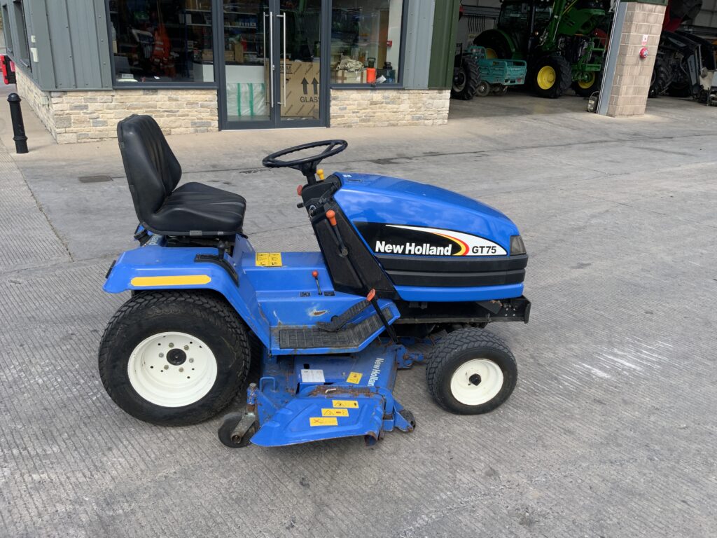 New Holland GT75 Ride on Mower (ST23610)