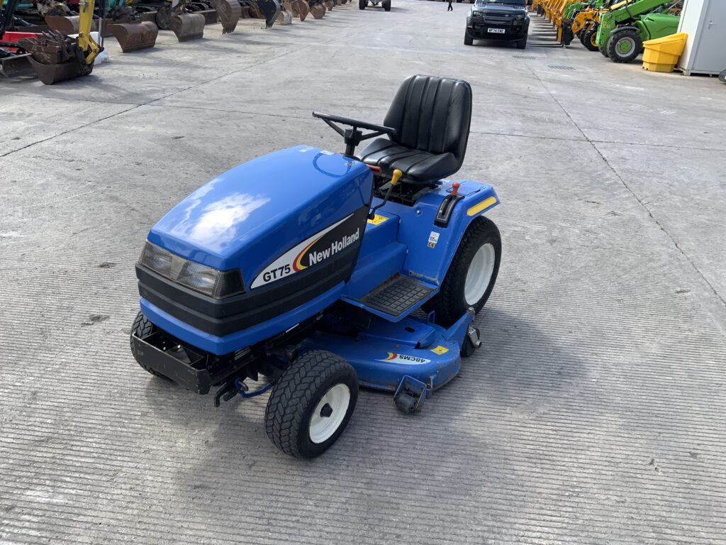 New Holland GT75 Ride on Mower (ST23610)