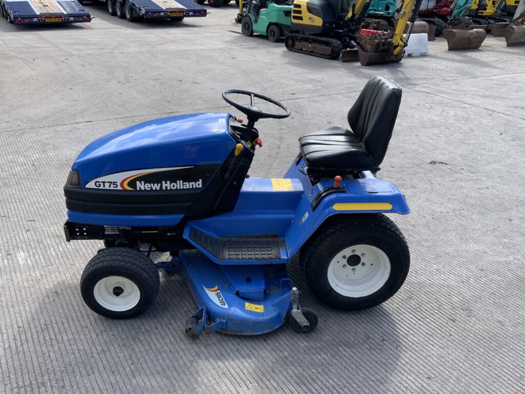 New Holland GT75 Ride on Mower (ST23610)