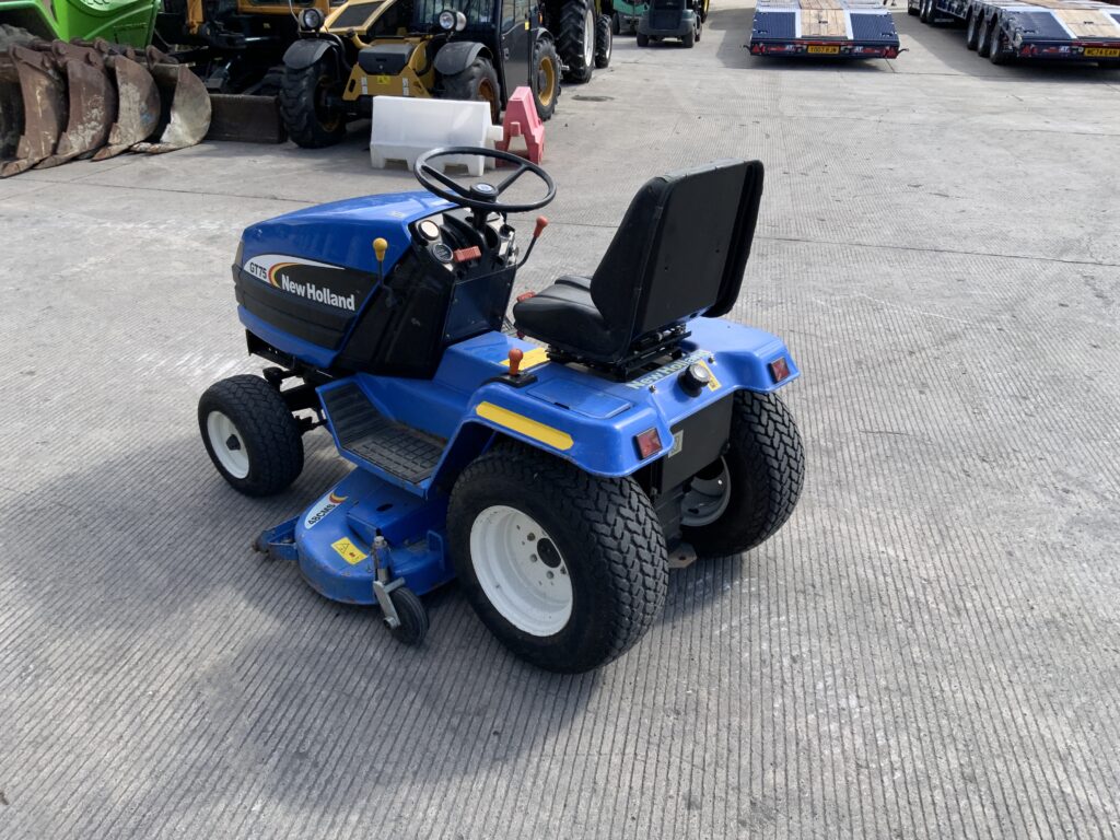 New Holland GT75 Ride on Mower (ST23610)