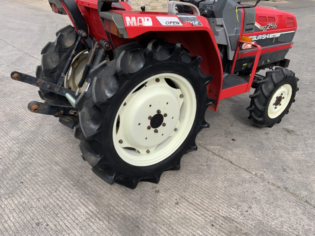 Mitsubishi MT246 Compact Tractor (ST27290)