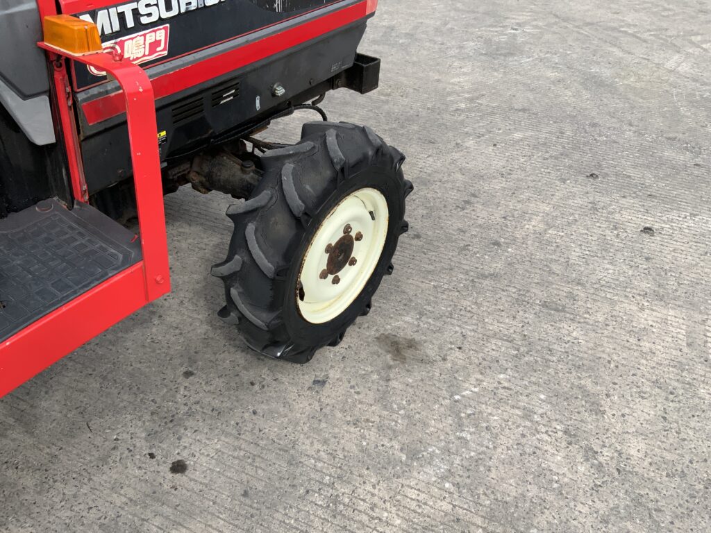 Mitsubishi MT246 Compact Tractor (ST27290)