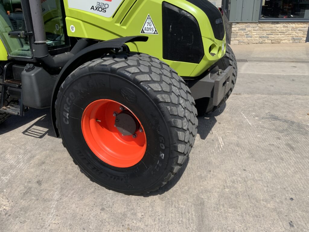 Claas 320 Axos Tractor (ST27314)
