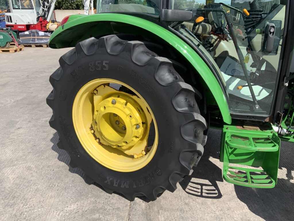 John Deere 5075E Tractor (ST27480)