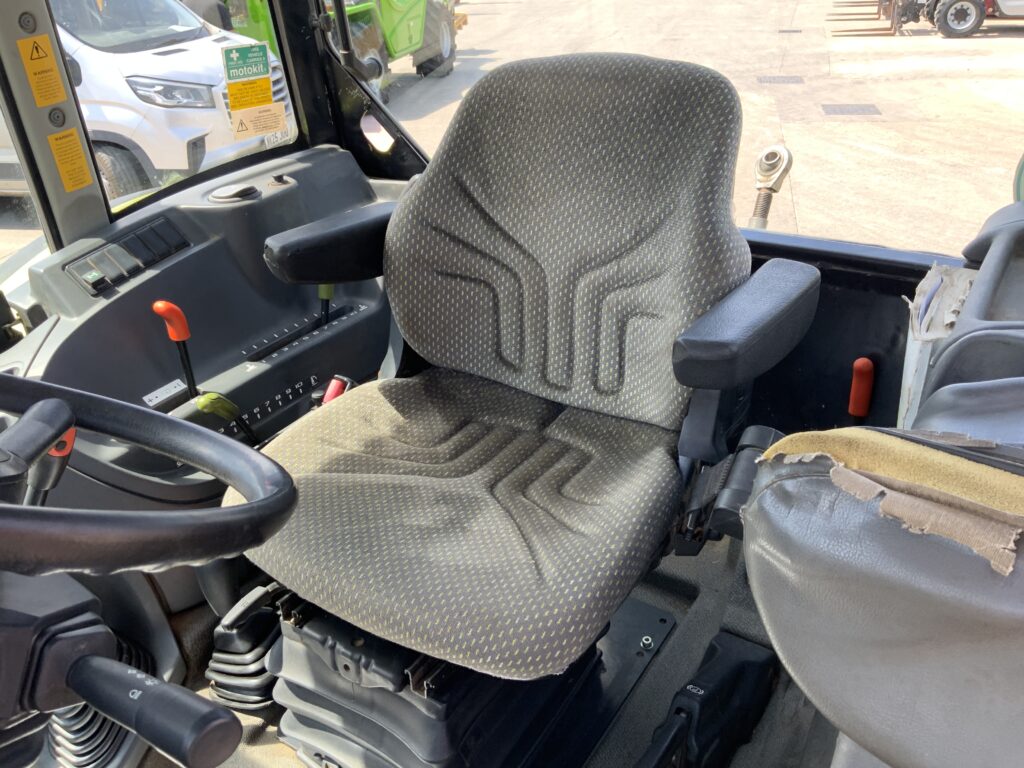 Claas 320 Axos Tractor (ST27314)