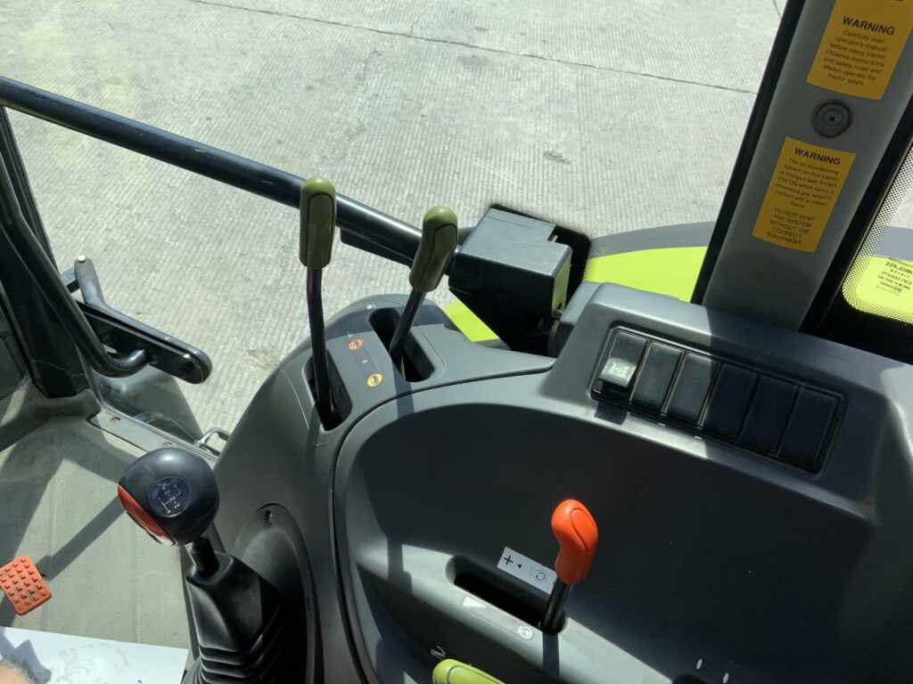Claas 320 Axos Tractor (ST27314)