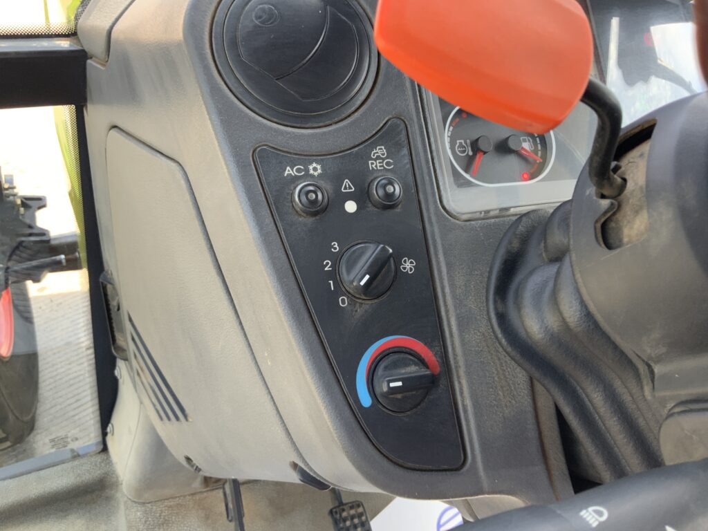 Claas 320 Axos Tractor (ST27314)