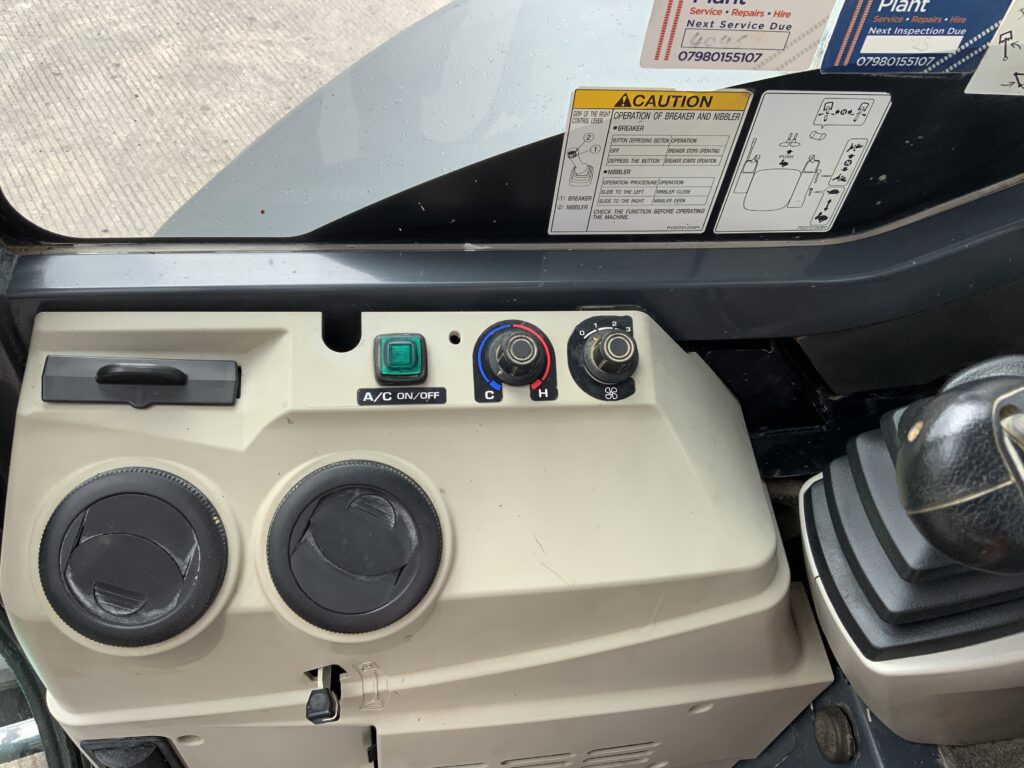 Kobelco SK28SR-6 Digger (ST27505)