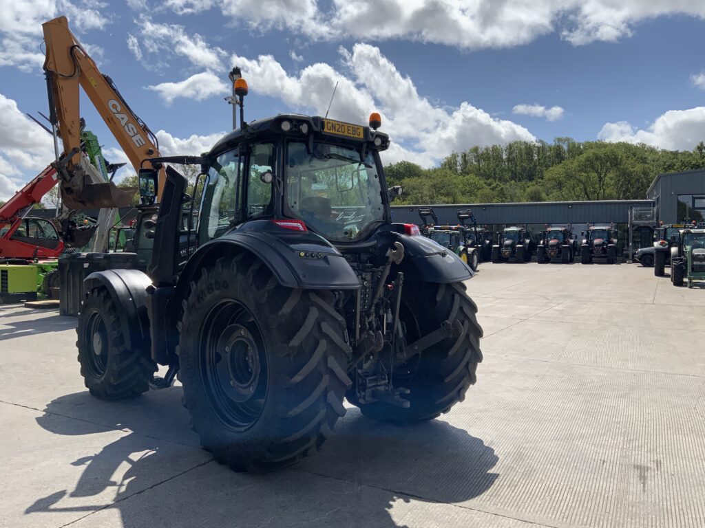 Valtra T214 Versu Unlimited Tractor (ST27245)