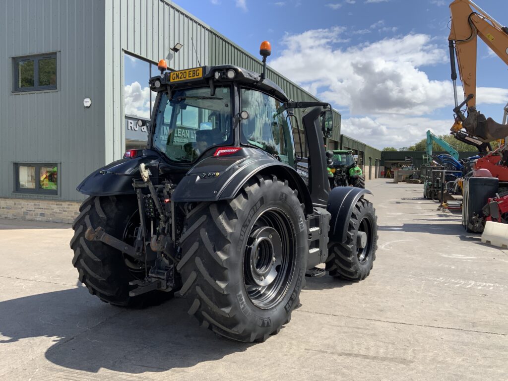 Valtra T214 Versu Unlimited Tractor (ST27245)