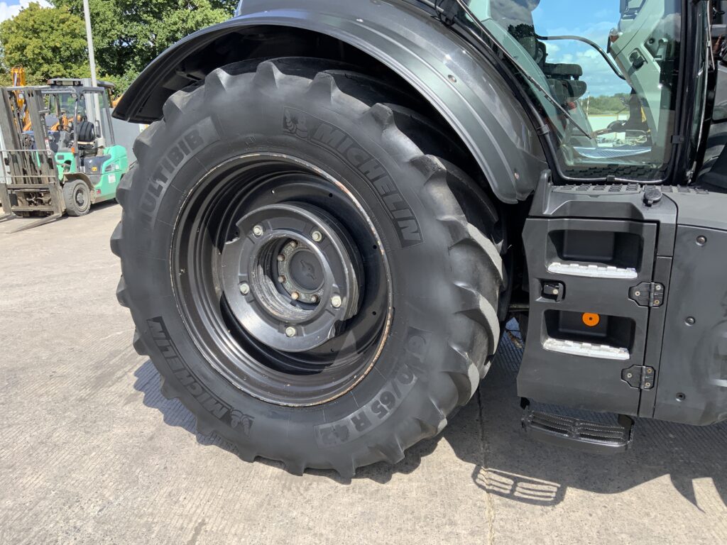 Valtra T214 Versu Unlimited Tractor (ST27245)